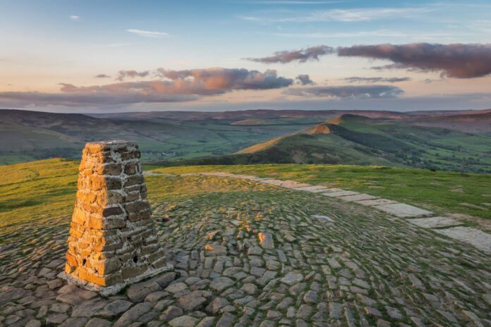 Best Walks in Peak District to Choose